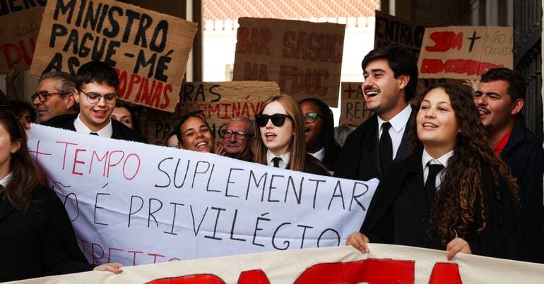 Coimbra university students oppose reduction in exam time