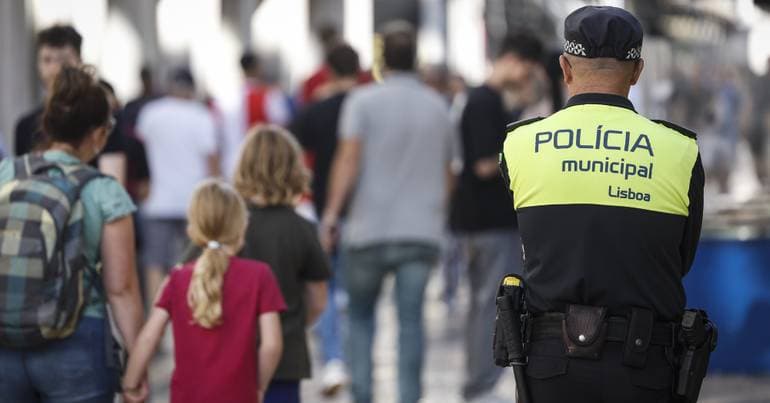 Chega: Police allege public property damage and seize poster
