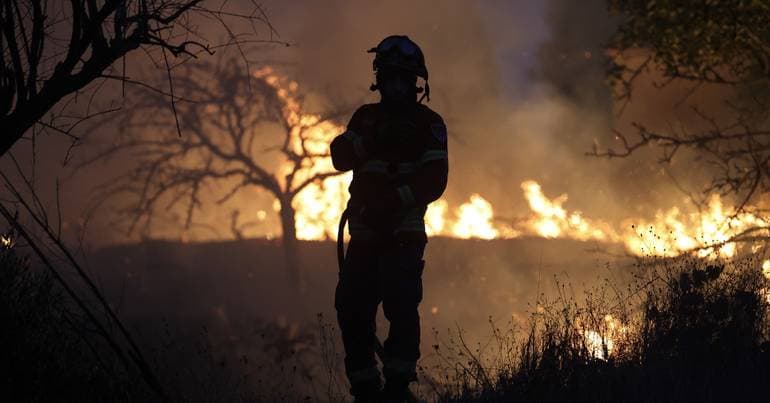 Resende: Firefighter seriously injured in blaze has died