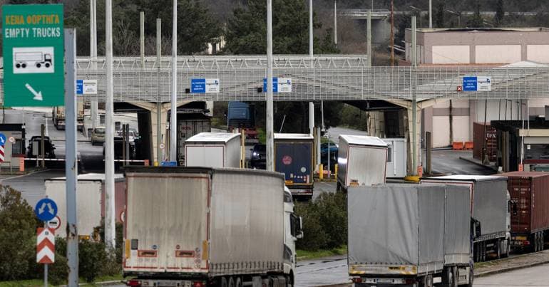 Balkan lorry drivers block EU borders