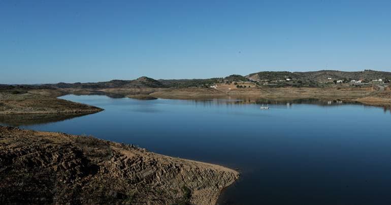 Water stored in reservoirs is above average, except in the south