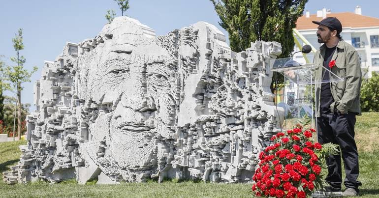Soares' face by Vhils unveiled in Amadora