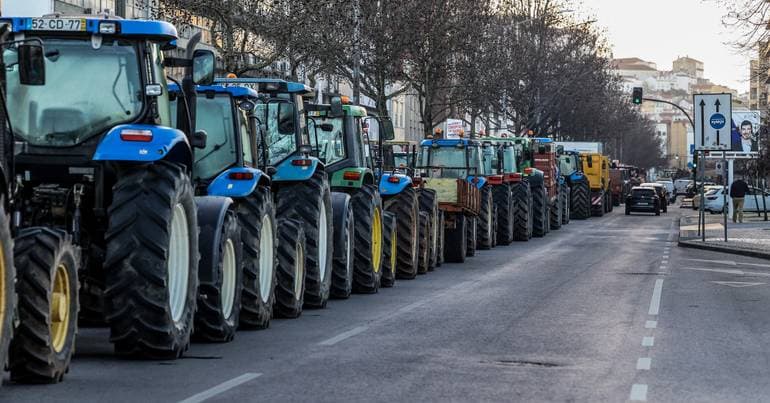 Slow tractor convoy in Serpa this Friday against EU-Mercosur agreement