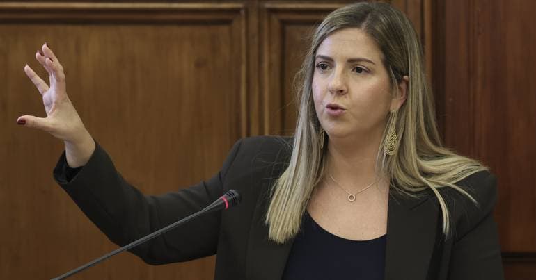 Minister meets with artists and says: The State does not forget them