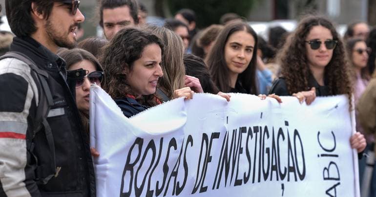 Government: Agreement to 'generalise contracts' for research fellows