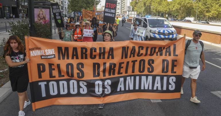 300 protesters in Lisbon for animal rights