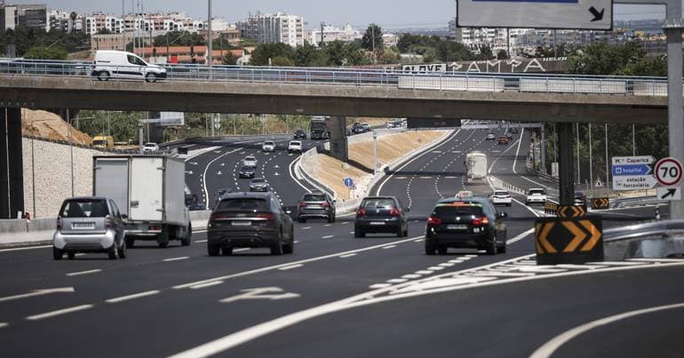 Learning to drive with a tutor. Seguro promulgates diploma