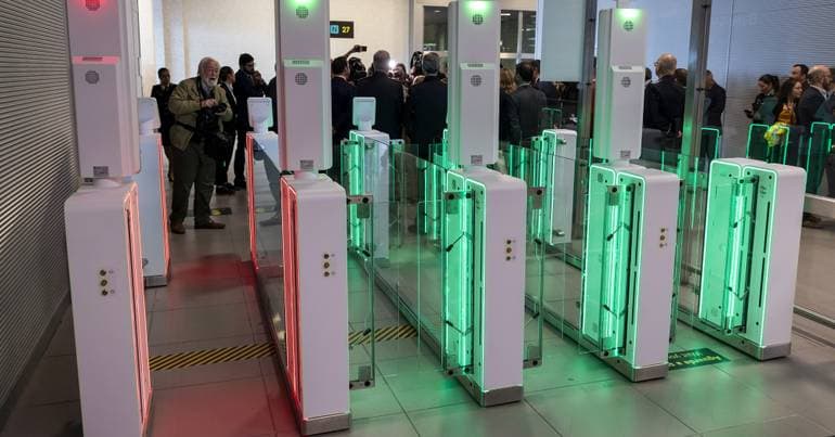 Border control system operational again following suspension