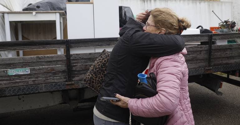 Mayor says "it will not be possible to return to homes"