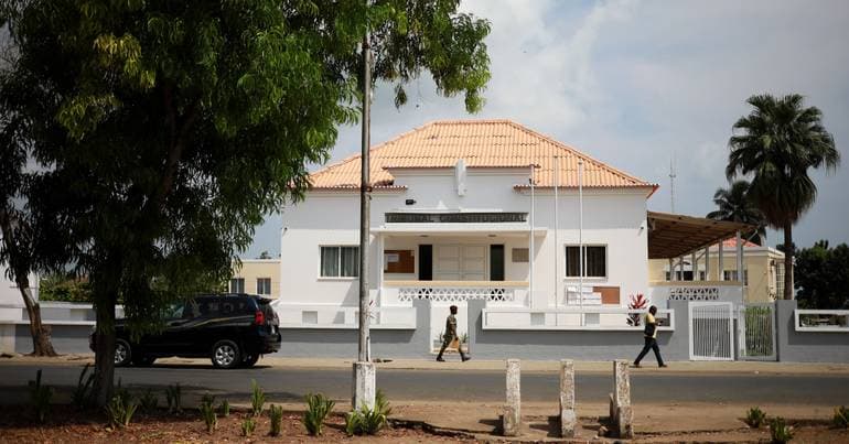 MPs dismiss the Speaker of Parliament and the judges of the Constitutional Court