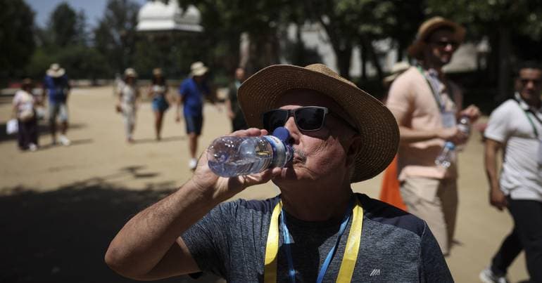How temporary shelters work during a heatwave