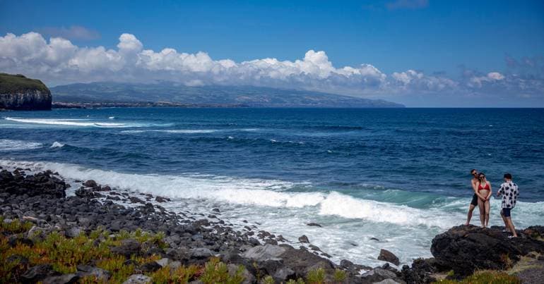 Mosteiros Beach reopens for swimming after contamination