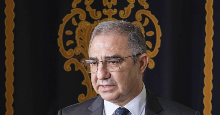 Finance. Secretary represents the Azores in the law revision