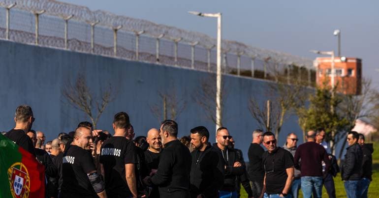 Custóias management violated minimum services, union accuses
