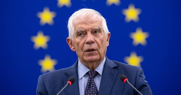 Politicians call for the EU to declare its independence