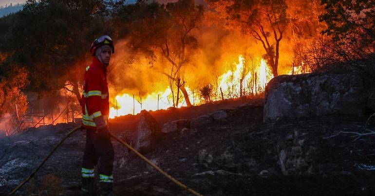 Fire in Terras de Bouro reinforced with three aerial assets