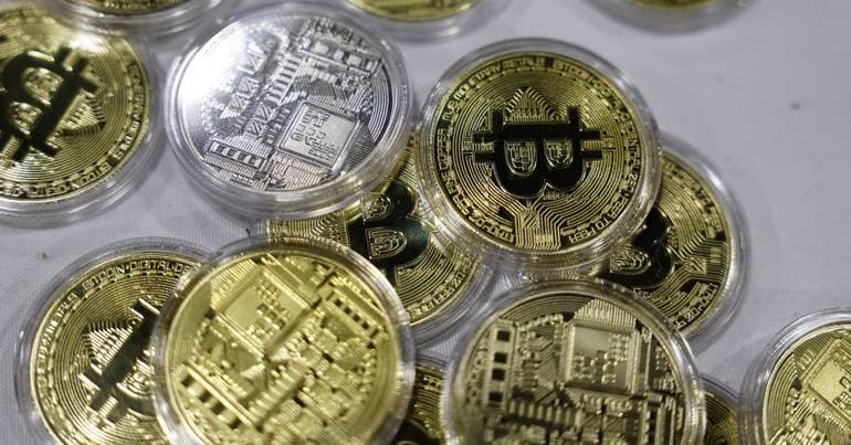 Bitcoin rises 5% and recovers January levels