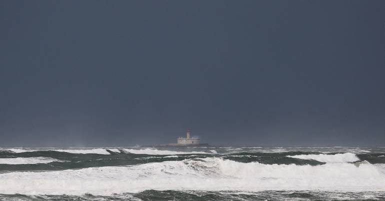 24-year-old man missing at sea in Costa de Caparica