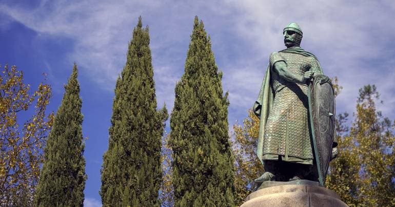Sword replaced on the statue of D. Afonso Henriques