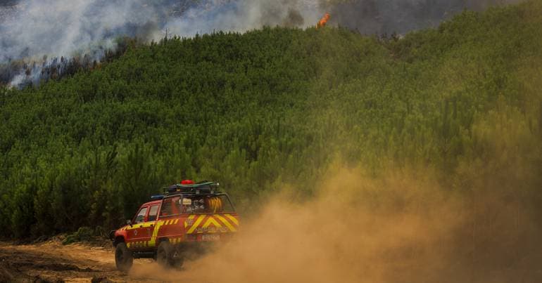 Fire in Santa Marta de Penaguião with 225 personnel