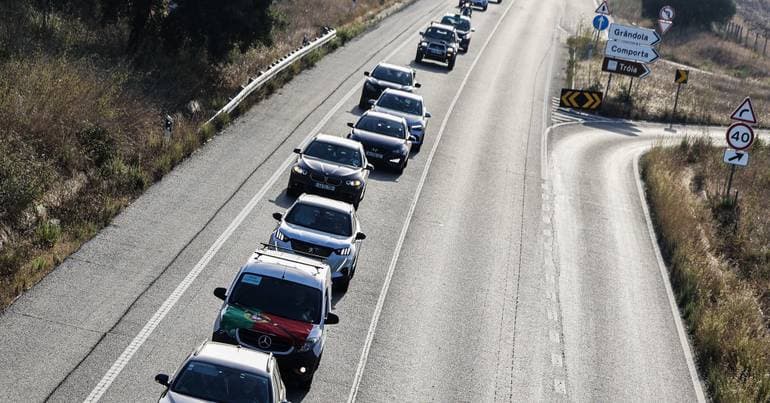 Sines: Slow-moving protest against fuel price hikes