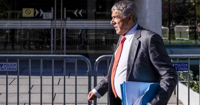 Sócrates' lawyer resigns and trial is suspended again