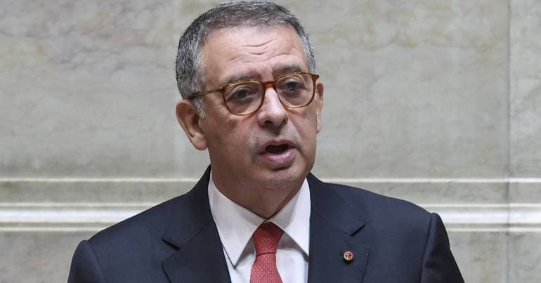 Seguro chairs his 1st Council of State; civil service strike