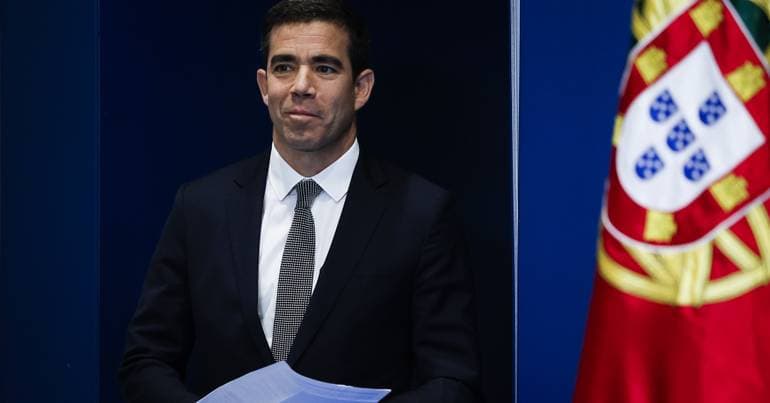 Minister downplays penalties for loss of nationality