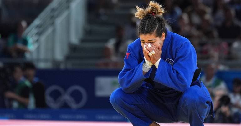 Patrícia Sampaio with "status" in difficult draw
