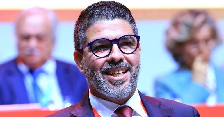 Municipalities welcome end of prior visa and criticise new deadline