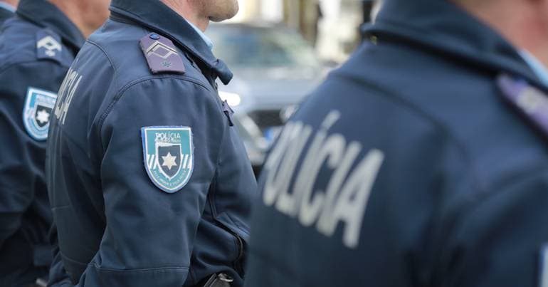 Axe and knife seized after altercation in front of school