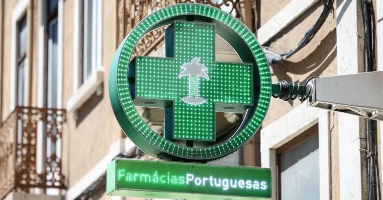 Pharmacies redirect HIV reagents to the National Health Service