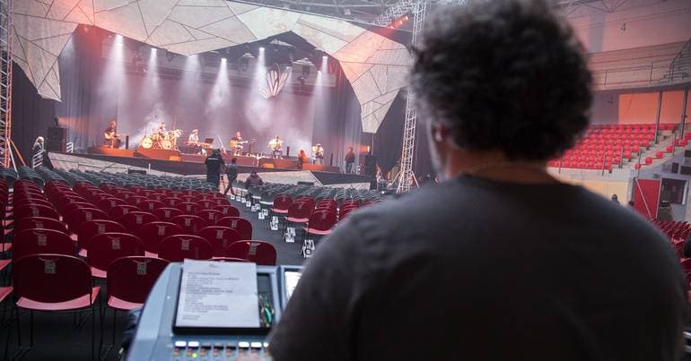 Spanish artist Niño de Elche presents concert in Évora