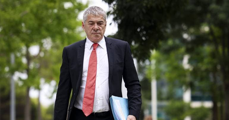 How was it possible for Sócrates to have four lawyers in a single day?