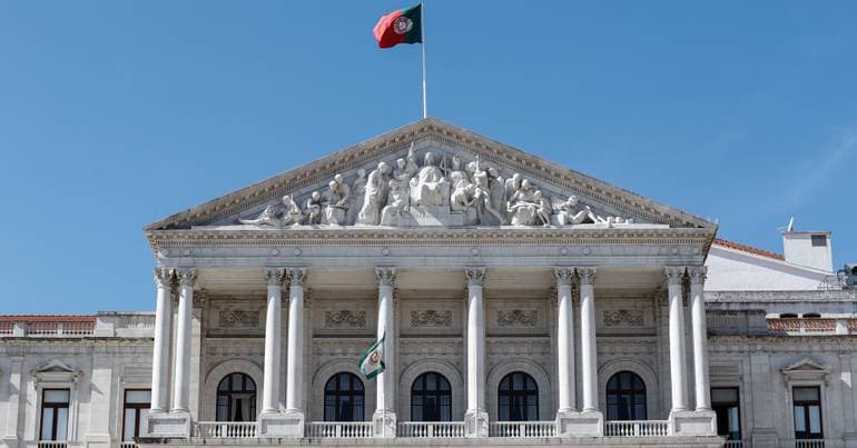 Parliament debates initiatives to encourage birth rates
