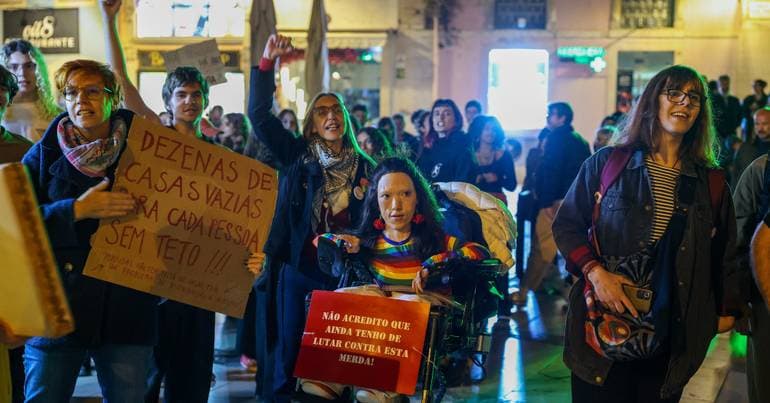 200 people sang and danced in Coimbra for housing