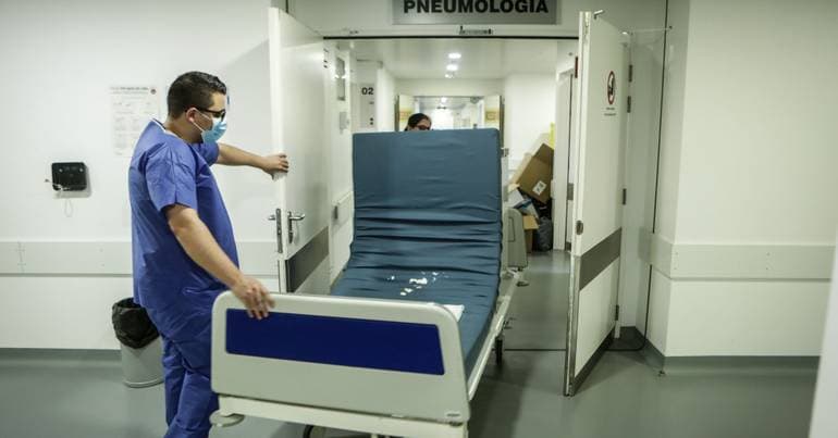 Doctors Criticize Plan Reassigning Hospital Ward Staff to Emergencies