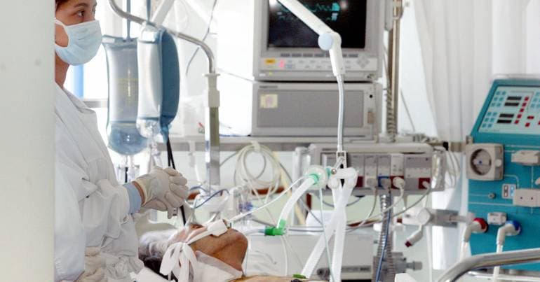 Curry Cabral performs first robotic kidney transplant