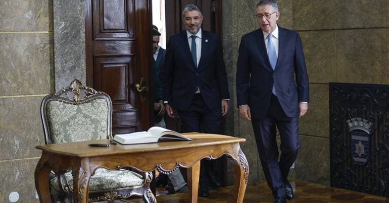 Seguro considers that "the interior is not a burden"