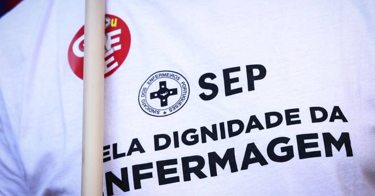 More than one hundred nurses protest in Lisbon on strike day