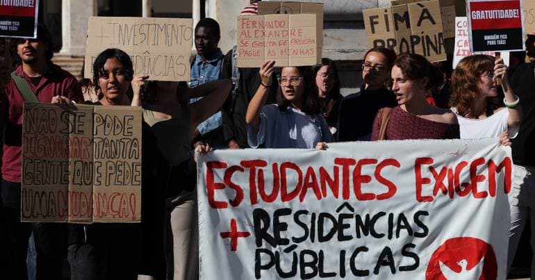 Protests against tuition fee increases reach Évora