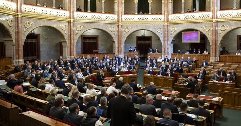 Hungary vetoes aid to Kyiv and blocks EU accession