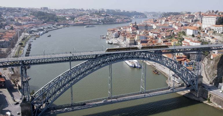 Gaia: Bridge with cars below the train and a shorter tunnel