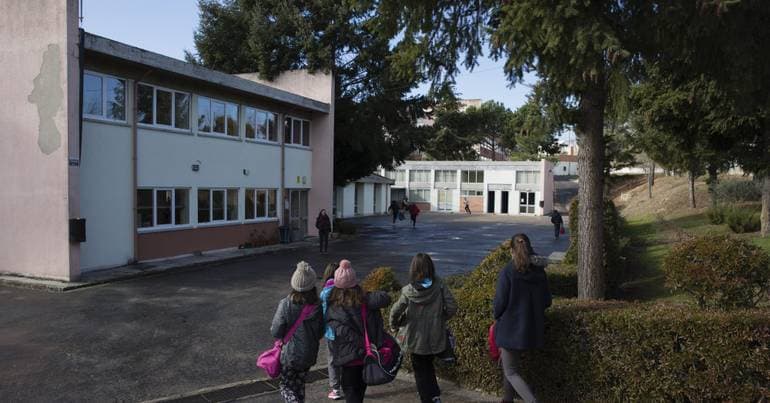 Students in Miranda do Douro receive Mirandese textbook