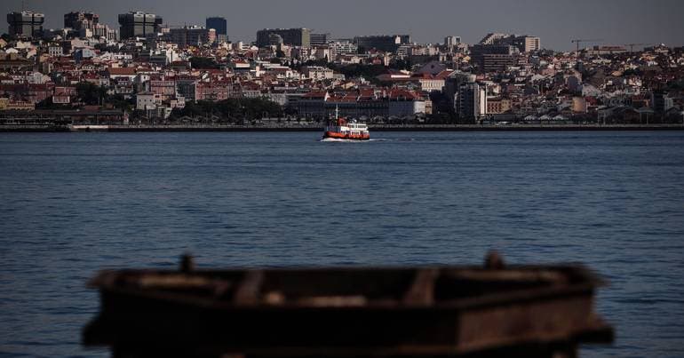92-year-old woman dies after falling into the Tagus River in Cacilhas