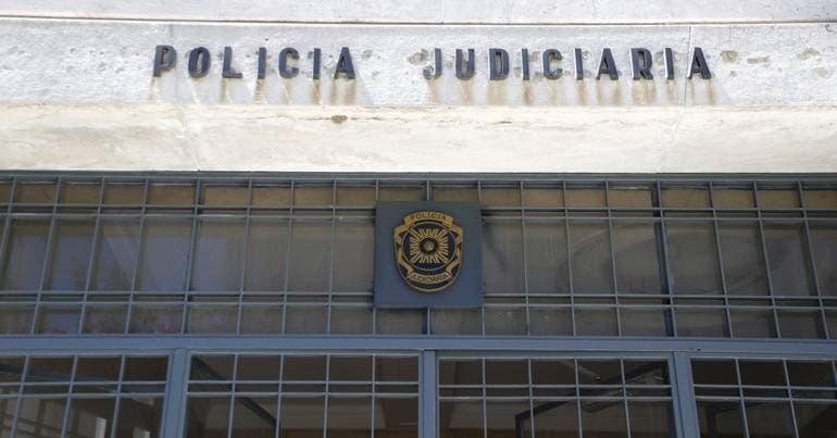 Man stabs two people in the Algarve