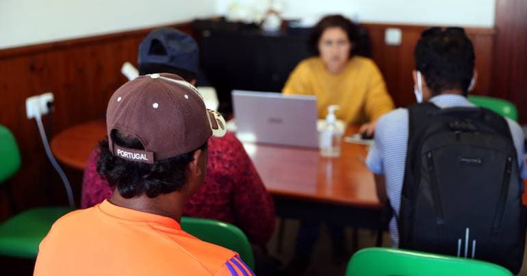 Guide supports teaching Portuguese to migrants and refugees