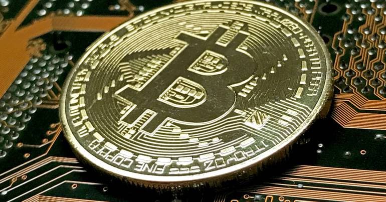 Bitcoin rises nearly 3% and surpasses 82,000 dollars