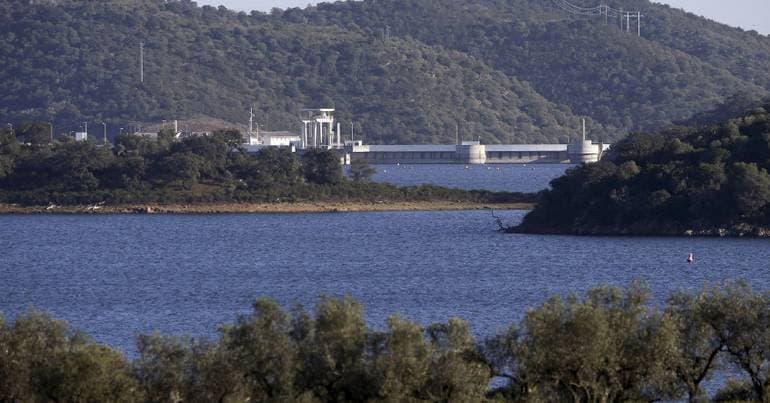 Woman seriously injured in water collision at Alqueva