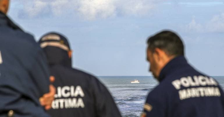 Shipwreck in Sesimbra. One person is missing